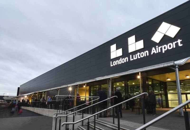 Luton to Gatwick Airport Transfer Service | GetinTransfer.Com