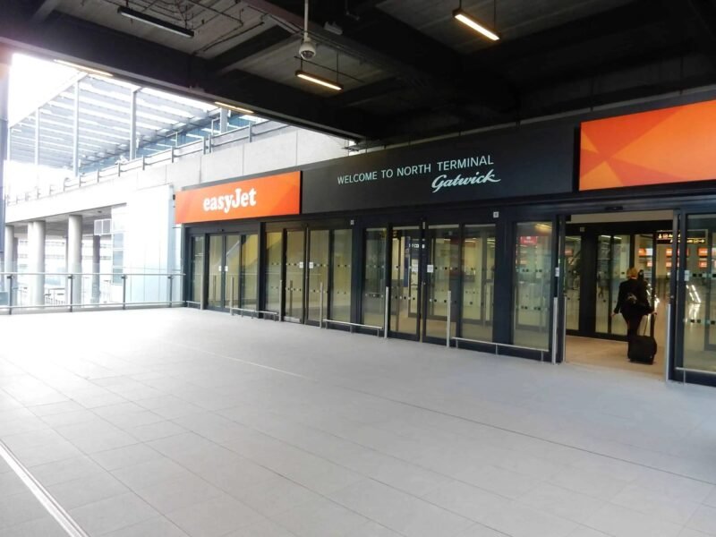 Heathrow to Gatwick Airport Transfer Service | GetinTransfer.Com