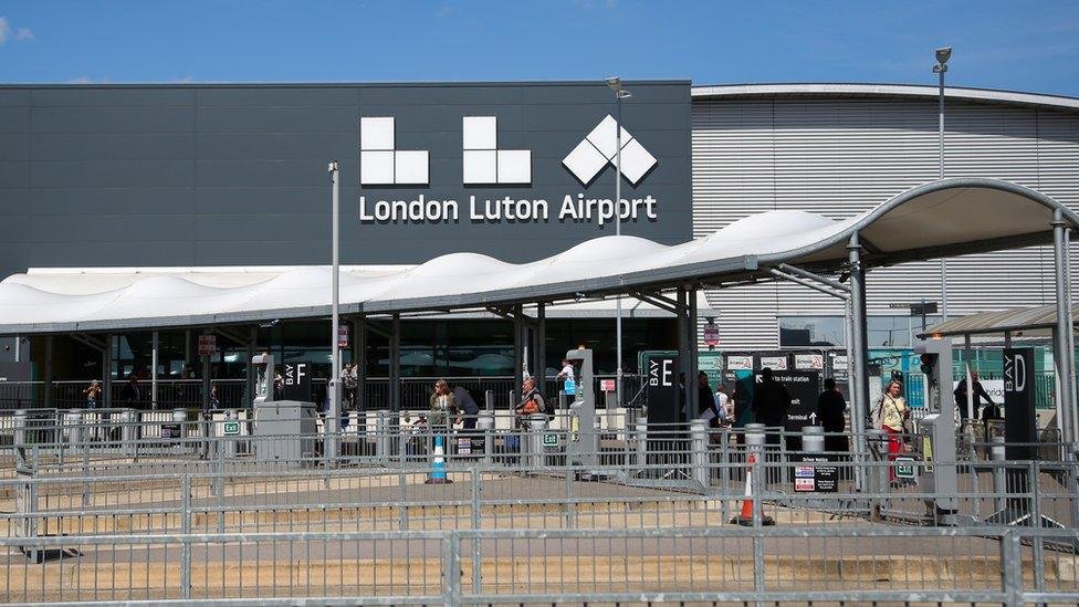 Luton to London Taxi Transfer Service | GetinTransfer.com