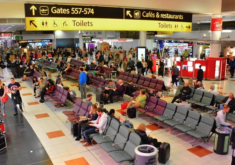 Gatwick Airport to Heathrow Airport | GetinTransfer.Com