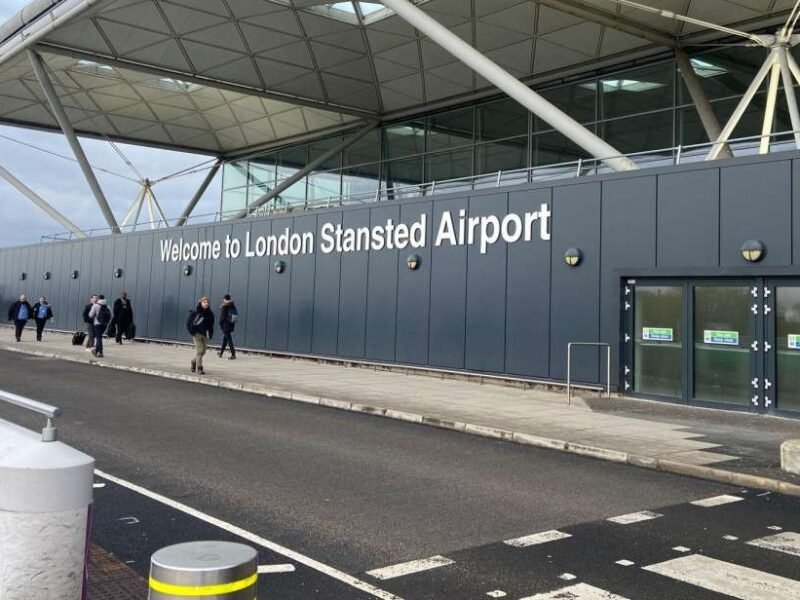 Stansted to Heathrow Airport Transfer on Getintransfer.com